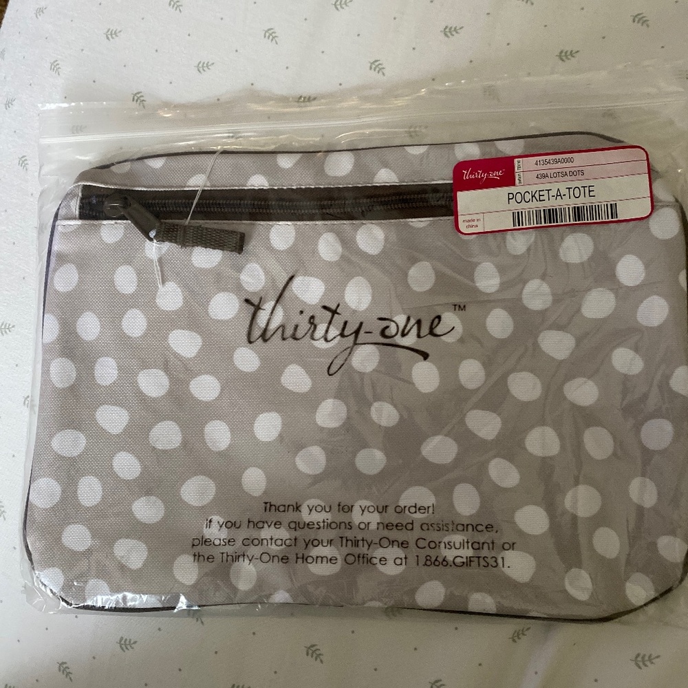 Thirty One Pocket a Tote Lotsa Dots